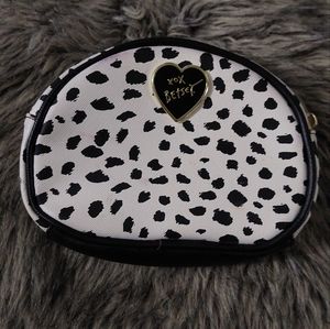 Betsey Johnson • Black White Zip Cosmetics Makeup Bag Y2K Printed Pattern